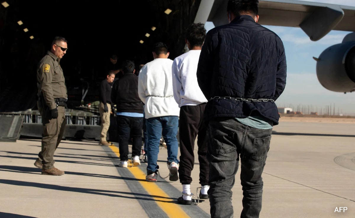 32% H-1B Visa Holders In US Skip Travel To Avoid Migration Crackdown: Report