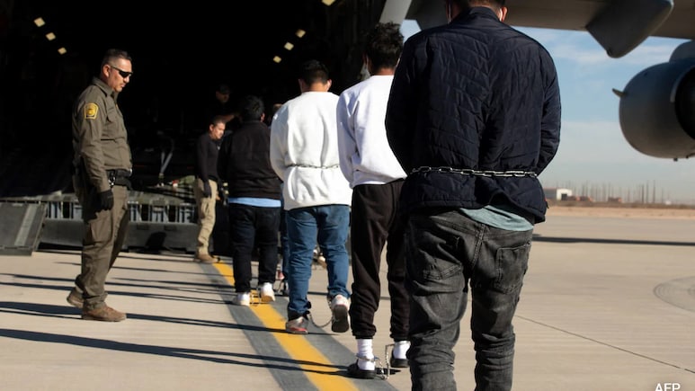 32% H-1B Visa Holders In US Skip Travel To Avoid Migration Crackdown: Report