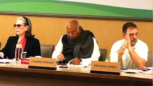 Sonia, Rahul Gandhi Lead Congress CWC Meet; Siddaramaiah, Shashi Tharoor Join