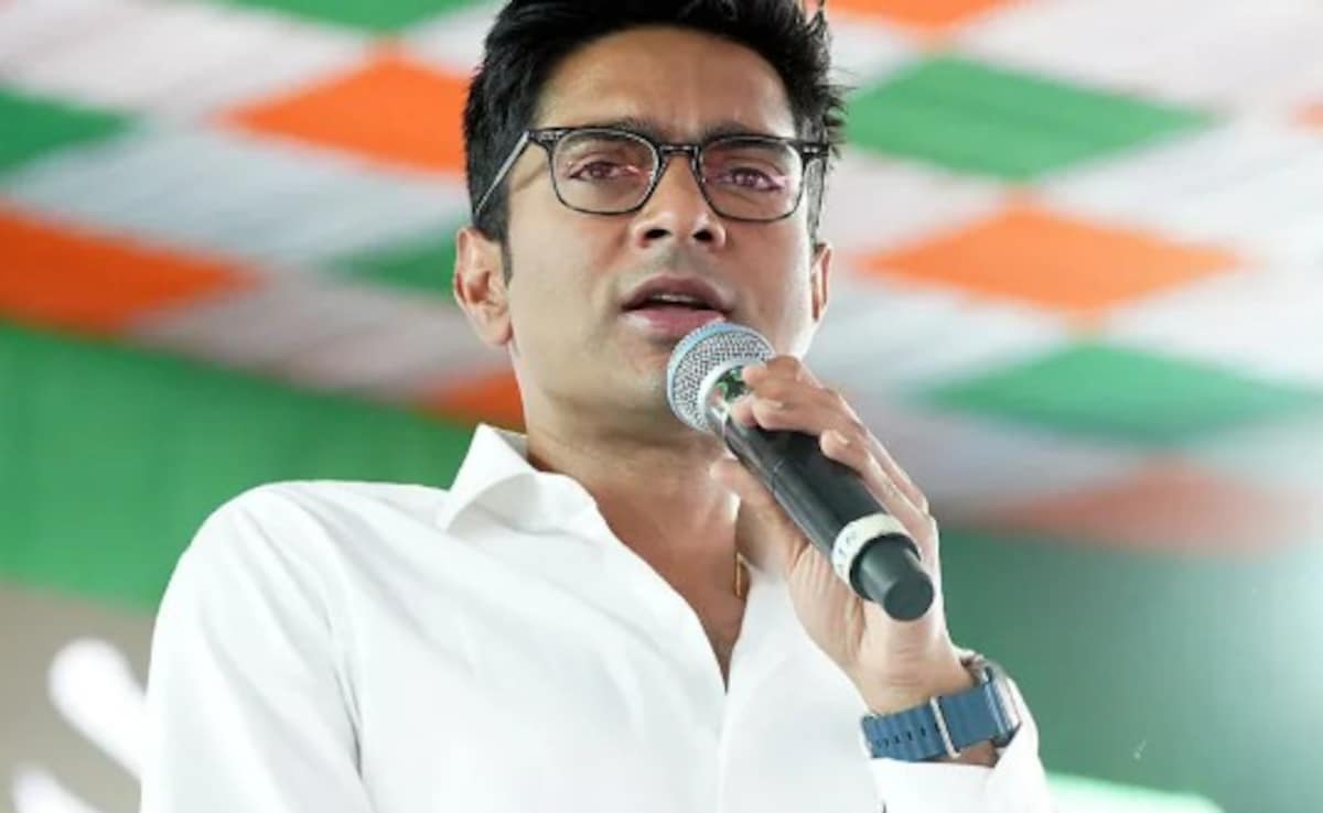 At Poll Rally, Abhishek Banerjee Presents 10 "Dead Voters" To Debunk SIR