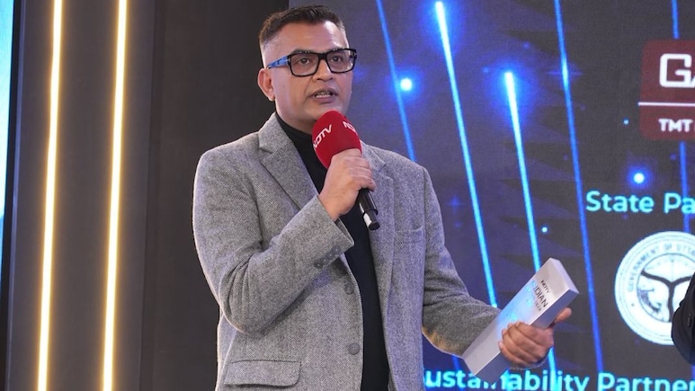 Neeraj Ghaywan Tells NDTV The Inspiration Behind Janhvi Kapoor's Character In <i>Homebound</i>: "Rekha In <i>Ijaazat</i> Has The Same Strength"