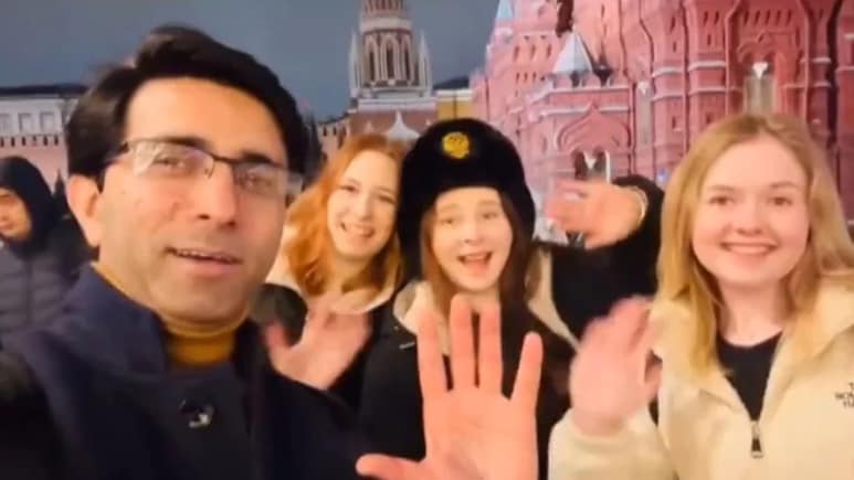 पाकिस्तानी व्लॉगर का मोये-मोये, रशियन लड़कियों से पूछा- कौन ज्यादा पसंद इंडियन, पाक या बांग्लादेशी? मिला करारा जवाब