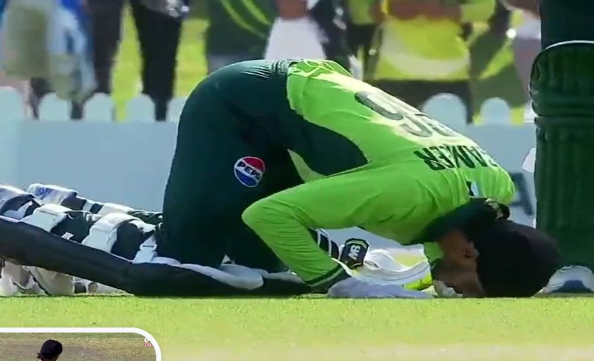 फाइनल मुकाबला, सामने भारत और शानदार शतक... फिर मैदान में यूं सजदा करते दिखे समीर मिन्हास, VIDEO