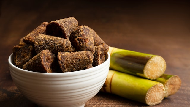 Health benefits of jaggery for winter.