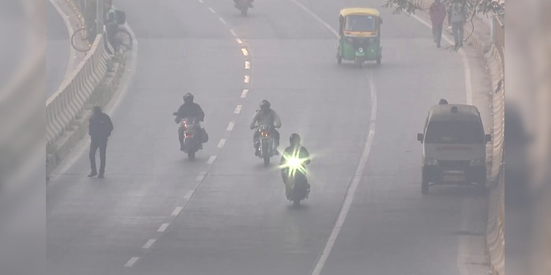 Delhi Air Pollution Live Updates: Commuters Complain As Delhi Bans Fuel Without Pollution Certificate