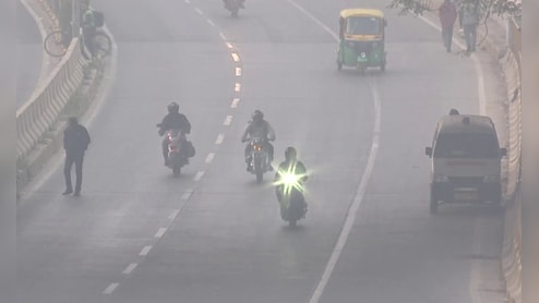 Delhi Air Pollution Live Updates: Commuters Complain As Delhi Bans Fuel Without Pollution Certificate