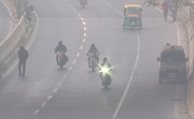 Delhi Air Pollution Live Updates: Commuters Complain As Delhi Bans Fuel Without Pollution Certificate