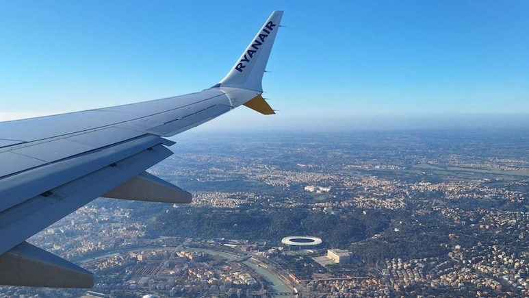 Airline's Blunt Reply To Passenger's Free Ticket Request Leaves Internet In Splits