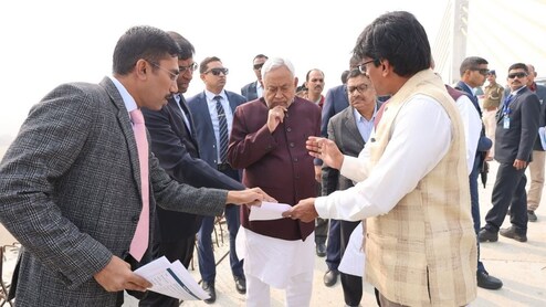 नीतीश कुमार और केंद्र सरकार के मंत्री वेतन के साथ ले रहे हैं पेंशन, RTI में बड़ा खुलासा