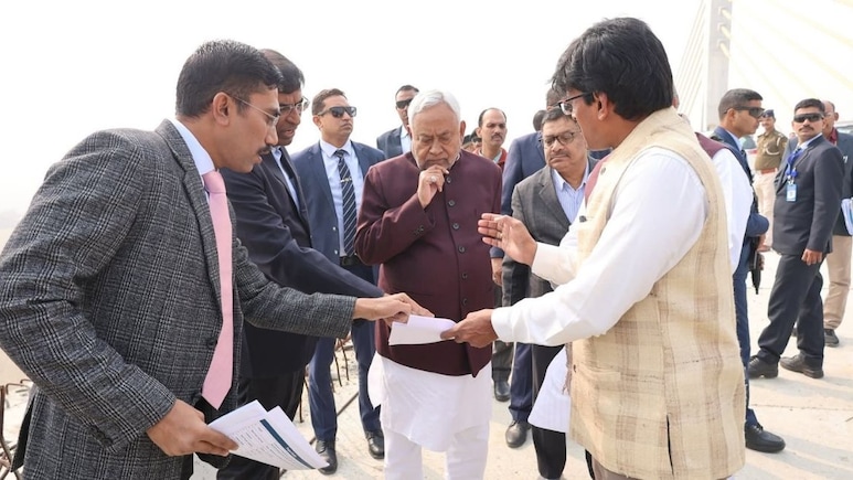 नीतीश कुमार और केंद्र सरकार के मंत्री वेतन के साथ ले रहे हैं पेंशन, RTI में बड़ा खुलासा