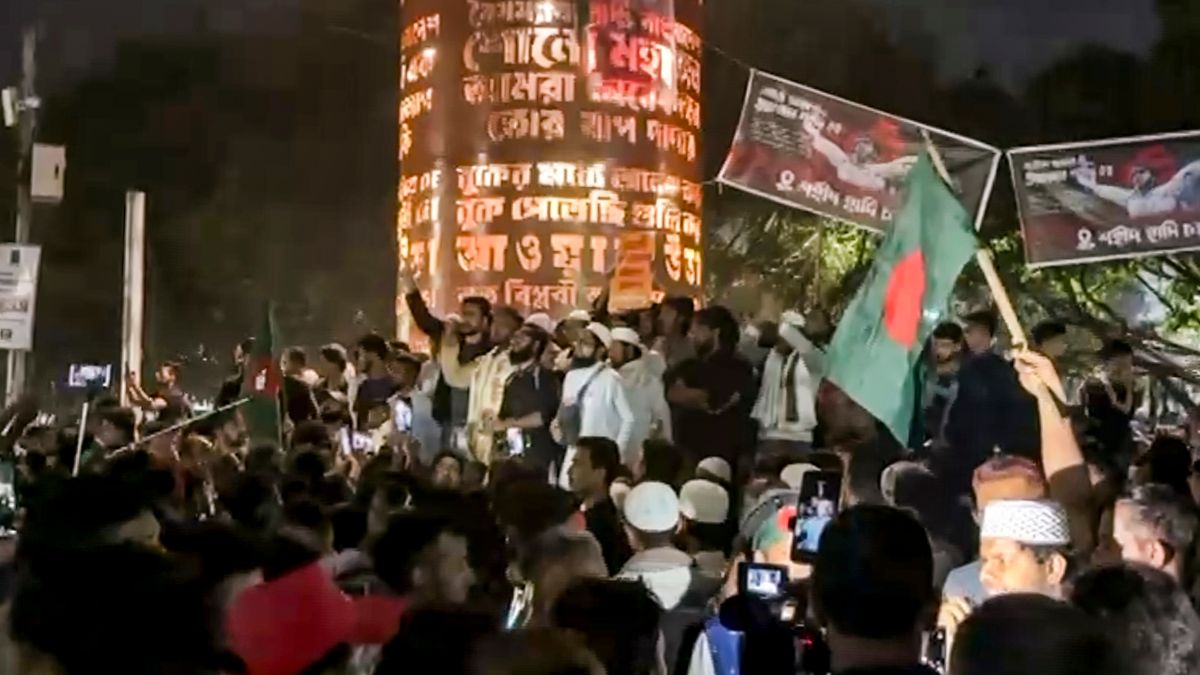 बांग्लादेश में हिंसा के बीच क्यों टिके हैं भारतीय MBBS छात्र? सस्ती पढ़ाई का लालच बन रहा जान का खतरा