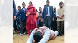 सीएम भजनलाल की अनोखी भक्ति, दंडवत प्रणाम कर की गोवर्धन महाराज की 21 Km परिक्रमा