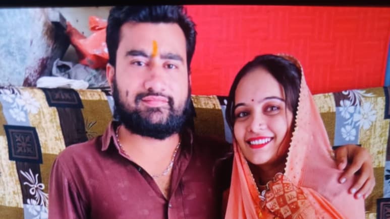 Rajasthan: अस्पताल में डॉक्टर की लापरवाही से प्रसव के दौरान महिला की मौत, भड़के परिजन , सड़क पर शव रखकर किया प्रदर्शन