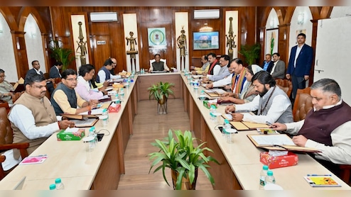 छत्तीसगढ़ में सरेंडर नक्सलियों के जुर्म 'माफ' करेगी सरकार! साय कैबिनेट का बड़ा फैसला, जानिए क्या रखा है प्रावधान