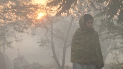 दिल्ली में दिसंबर वाली ठंड क्यों हो गई गायब, जानिए कब तक पड़ेगी और कहां चल रही शीतलहर