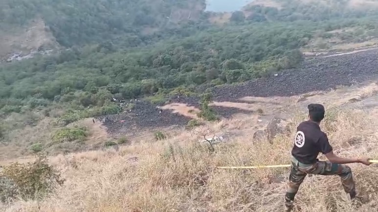 नासिक में बड़ा हादसा: श्रद्धालुओं की कार खाई में गिरी, 6 लोगों की मौत, PM मोदी ने जताया दुख