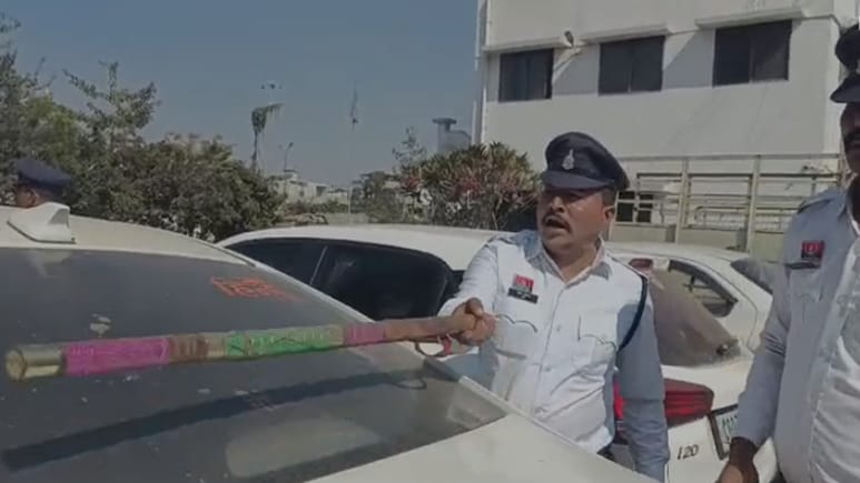 सड़क को बनाया जश्न का अड्डा! रायपुर में बर्थडे सेलिब्रेशन और स्टंटबाजी पर पुलिस का बड़ा एक्शन