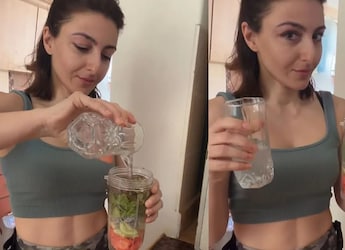 https://food.ndtv.com/news/soha-ali-khan-gives-a-christmas-spin-to-the-traditional-green-juice-for-liver-detox-9933677