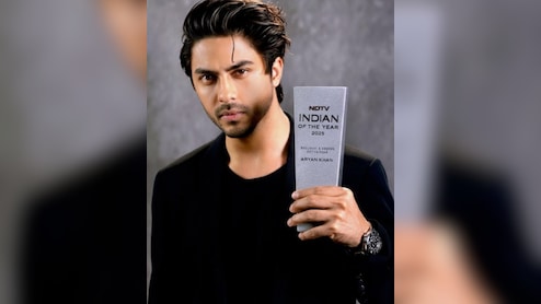 आर्यन खान ने &lsquo;इंडियन ऑफ द ईयर&rsquo; अवॉर्ड के साथ तस्वीर साझा कर जताया गर्व