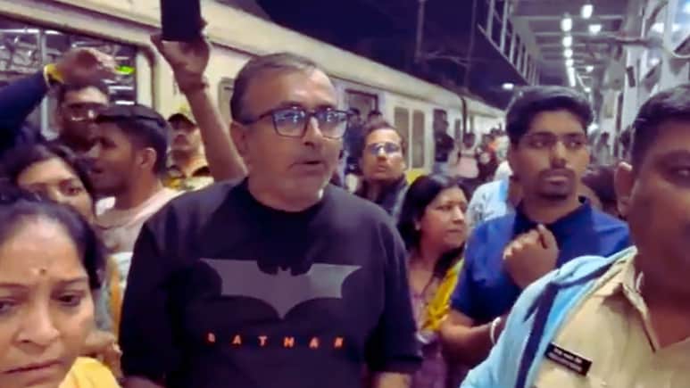 Badlapur News : बदलापूर स्थानकात राडा! रात्री 12.15 ची लोकल 2.15 वा. पोहोचली; एक्सप्रेसचे प्रवाशीही संतापले