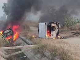 राजस्थान के हनुमानगढ़ में किसानों का हंगामा, फैक्ट्री और कारों में लगाई आग