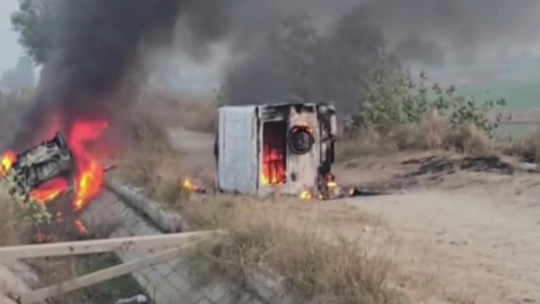 राजस्थान के हनुमानगढ़ में किसानों का हंगामा, फैक्ट्री और कारों में लगाई आग