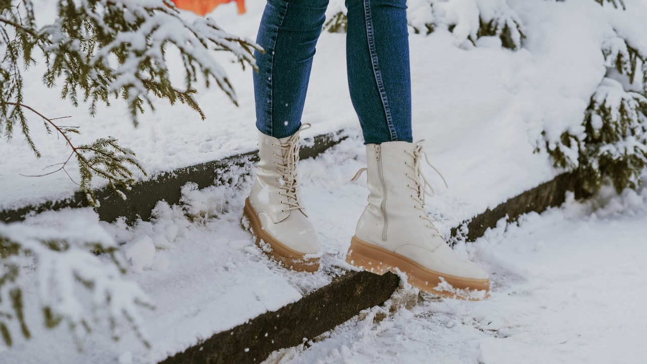 Choose winter shoes that match with your outfit to create a fool-proof stylish look