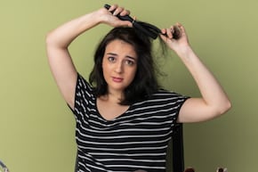 बालों को सर्दियों में होने वाले पॉल्यूशन से बचाने के लिए घर पर ही बना लें ये 3 तेल, महंगे-महंगे प्रोडक्ट्स को कर देंगे फेल