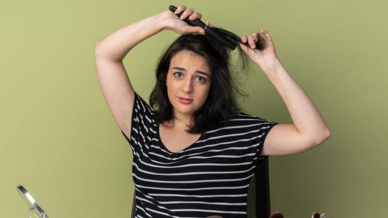 बालों को सर्दियों में होने वाले पॉल्यूशन से बचाने के लिए घर पर ही बना लें ये 3 तेल, महंगे-महंगे प्रोडक्ट्स को कर देंगे फेल