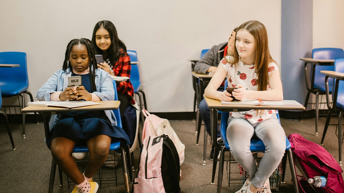 16 साल से कम उम्र के बच्चे इस देश में नहीं कर पाएंगे सोशल मीडिया का इस्तेमाल, सरकार ने लगाया बैन