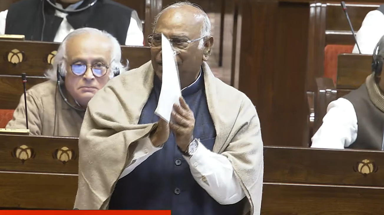 LIVE: 'मैं 60 साल से वंदे मातरम गा रहा, सरकार सदन को गुमराह कर रही...', खड़गे का BJP नेताओं पर निशाना