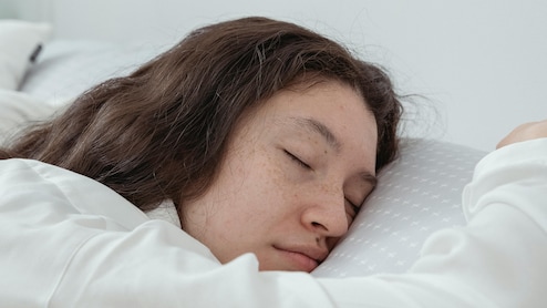 Women With Night Shifts, Disrupted Sleep Cycles At Higher Risk Of Aggressive Breast Cancer: Study