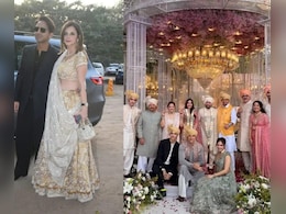 ऋतिक के भाई की शादी में बॉयफ्रेंड संग पहुंची एक्स वाइफ सुजैन खान, बेटों ने फैमिली संग दिया पोज