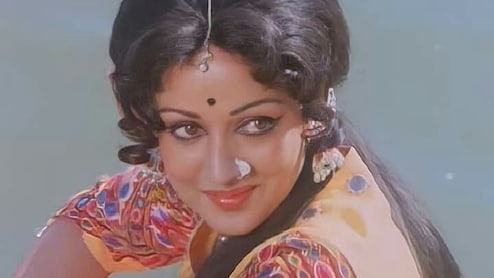 Dharmendra News: हेमा मालिनी पहिल्यांदा प्रेग्नेंट असताना लपून भेटल्या सासूबाई, या भेटीत जे घडलं ते प्रचंड... Dharmendra News: हेमा मालिनी पहिल्यांदा प्रेग्नेंट असताना लपून भेटल्या सासूबाई, या भेटीत जे घडलं ते प्रचंड...