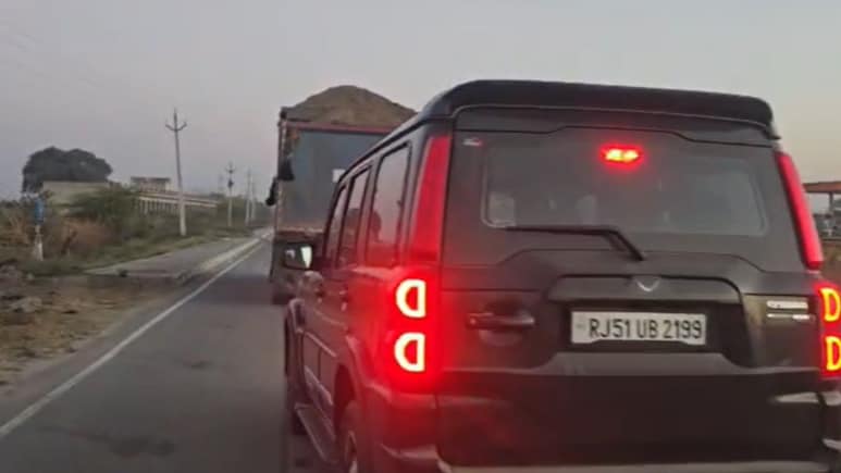 Rajasthan: नेशनल हाईवे पर बजरी माफियाओं का तांडव, पुलिस ने जब्त किया स्कॉर्पियों... डंपर फरार