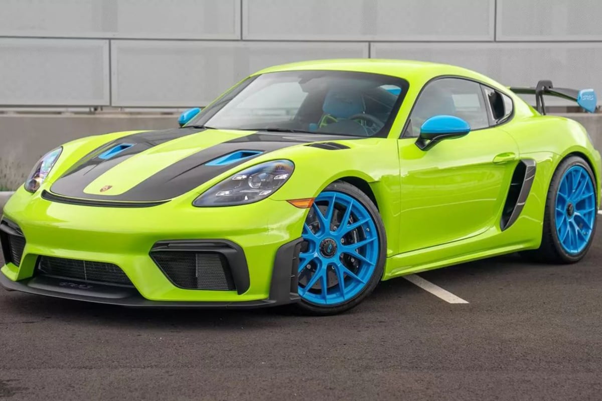 Custom Porsche Cayman GT4 RS Showcases Unique Green and Blue Color Scheme