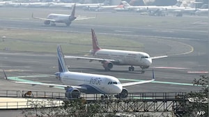 Air India, IndiGo Issue Travel Advisories Amid Fog-Related Disruptions
