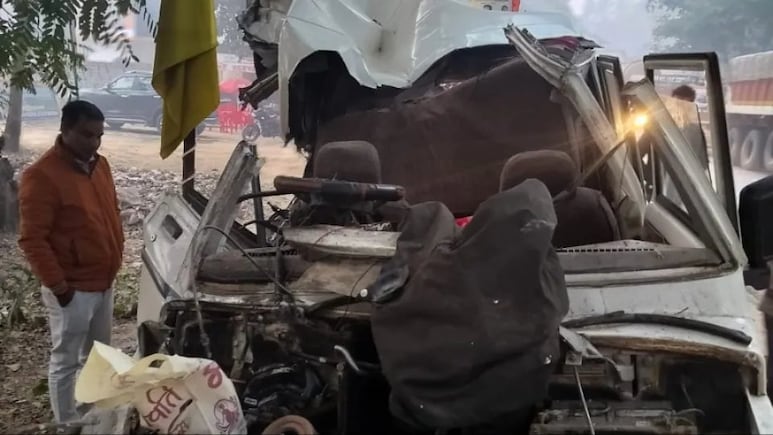 अयोध्या जा रहे श्रद्धालुओं से भरी बोलेरो की ट्रैक्टर से जोरदार भिड़ंत,  तीन की दर्दनाक मौत, 8 घायल 