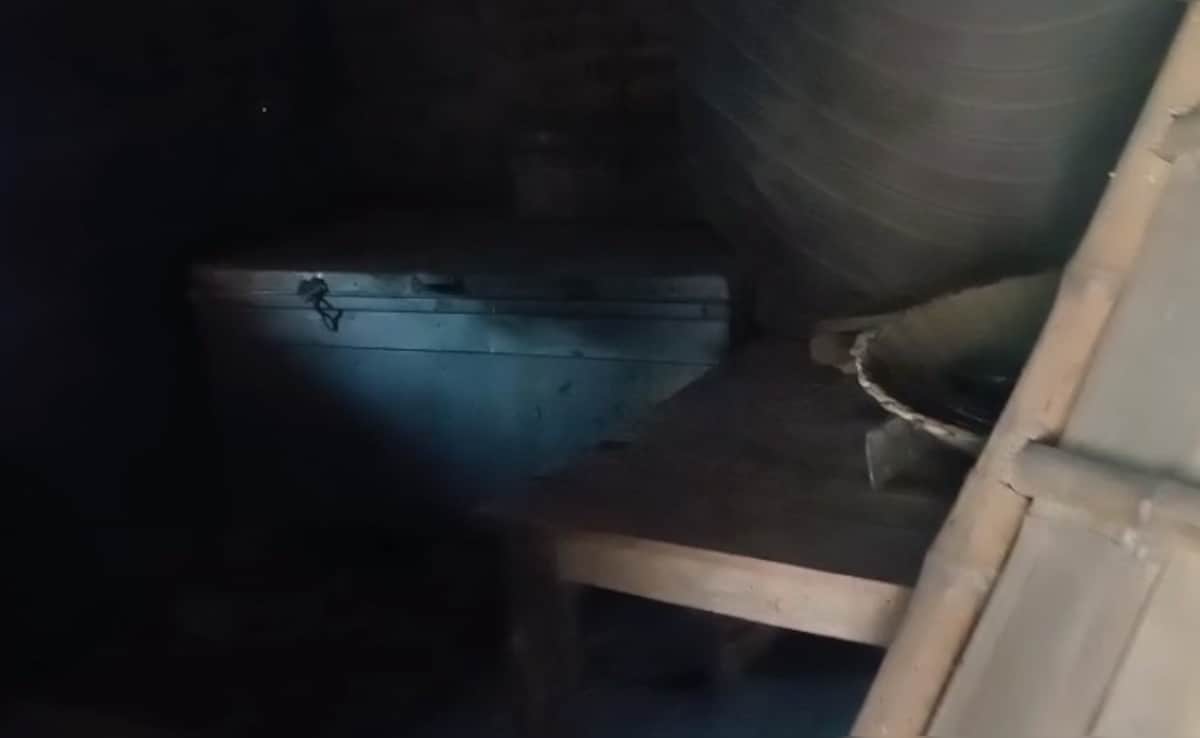 वो संदूक जिस पर पैर रखकर बचे शिवम और चंदन वो संदूक जिस पर पैर रखकर बचे शिवम और चंदन