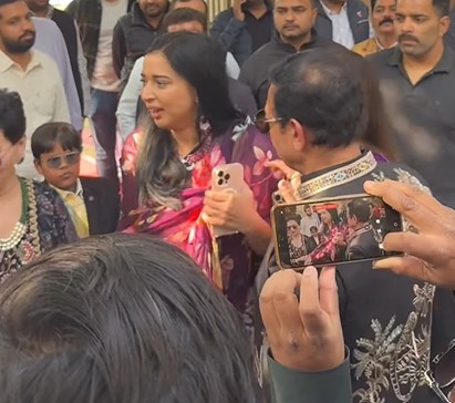 Bigg Boss 19 वाली तान्या मित्तल पहुंचीं घर, पापा से गले लग फूट-फूटकर रोई, बोली- मैंने आपका नाम नहीं लिया