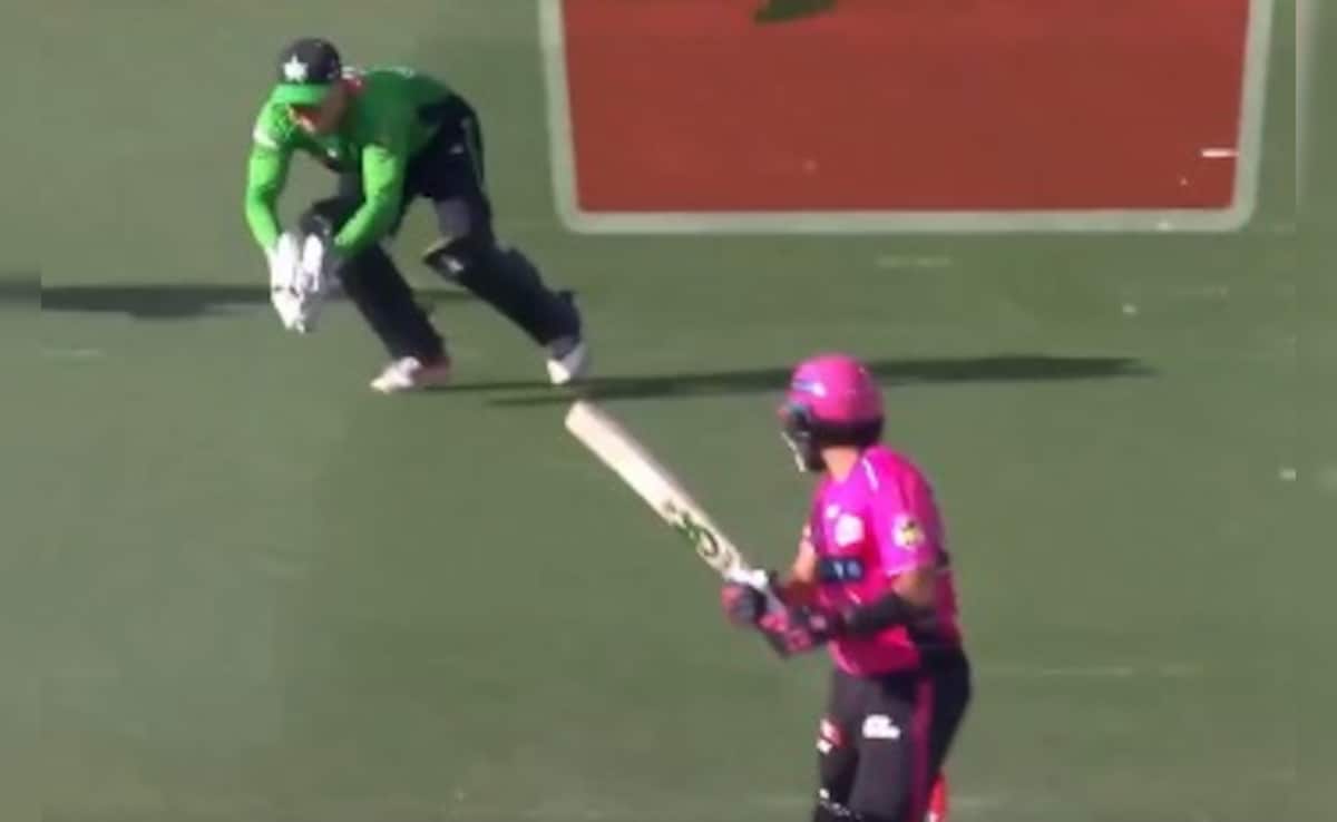 BBL में फिर फ्लॉप हुए बाबर आजम, ऐसे खा गए गच्चा, पीछे मुड़कर देखते ही रह गए - VIDEO