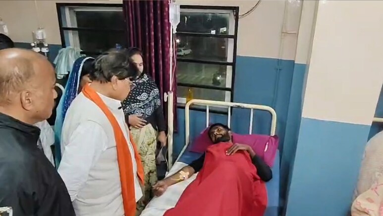 Indore: दूषित पानी पीने से एक की मौत, 35 से अधिक लोग बीमार, अस्पताल में भर्ती; मरीजों से मिले विजयवर्गीय, CM ने प्रशासन को दिए निर्देश