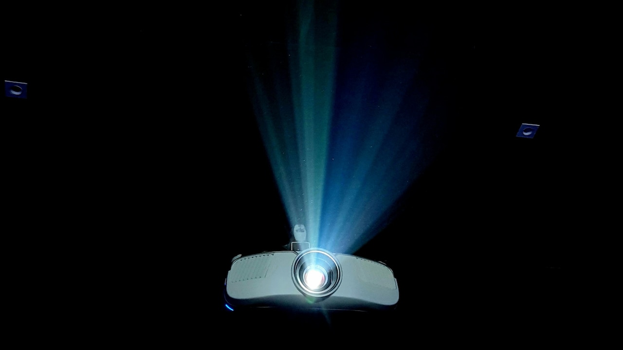 Projector vs Smart TV: Which One Works Best for Small Homes in 2025?