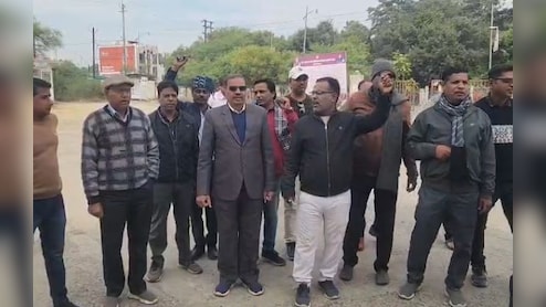 भर्ती तिथि बदलने से आक्रोश! राज्य शिक्षक संघ ने किया प्रदर्शन, मुख्यमंत्री के नाम सौंपा ज्ञापन