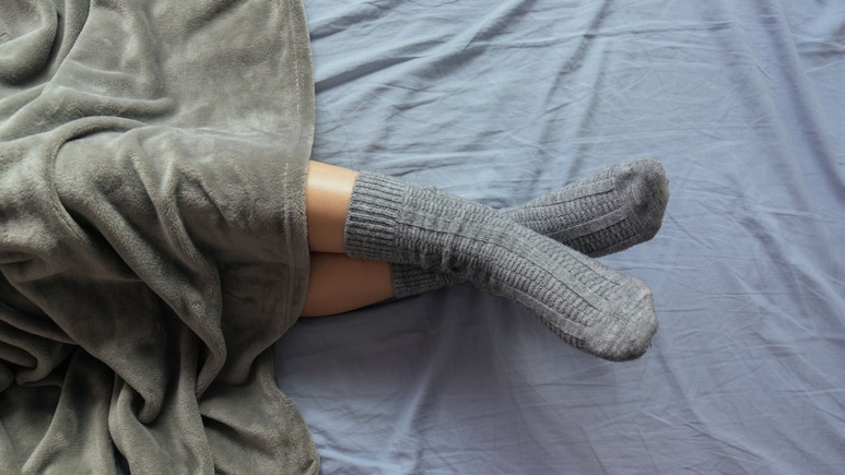 Should You Sleep With Your Socks On In Winters? Health Pros And Cons Explained