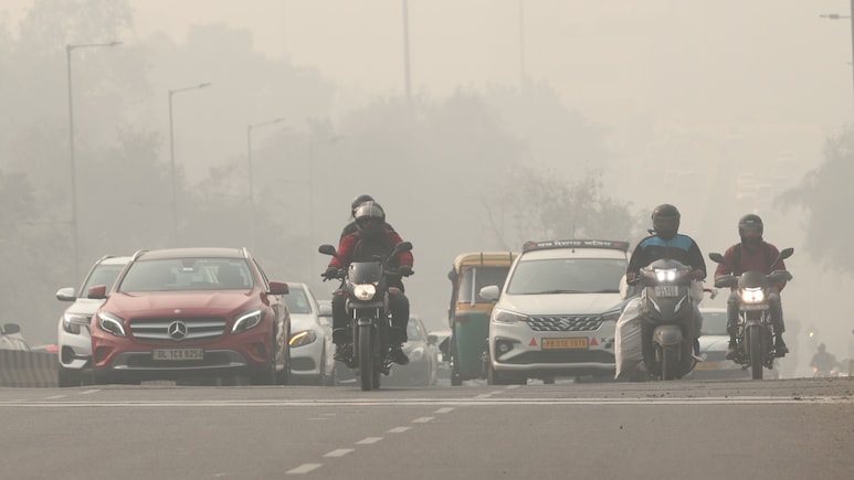 प्रदूषण पर दिल्ली पुलिस का 'महा-अभियान': 2025 में कटे 8 लाख से ज्यादा चालान, 19 हजार गाड़ियां जब्त