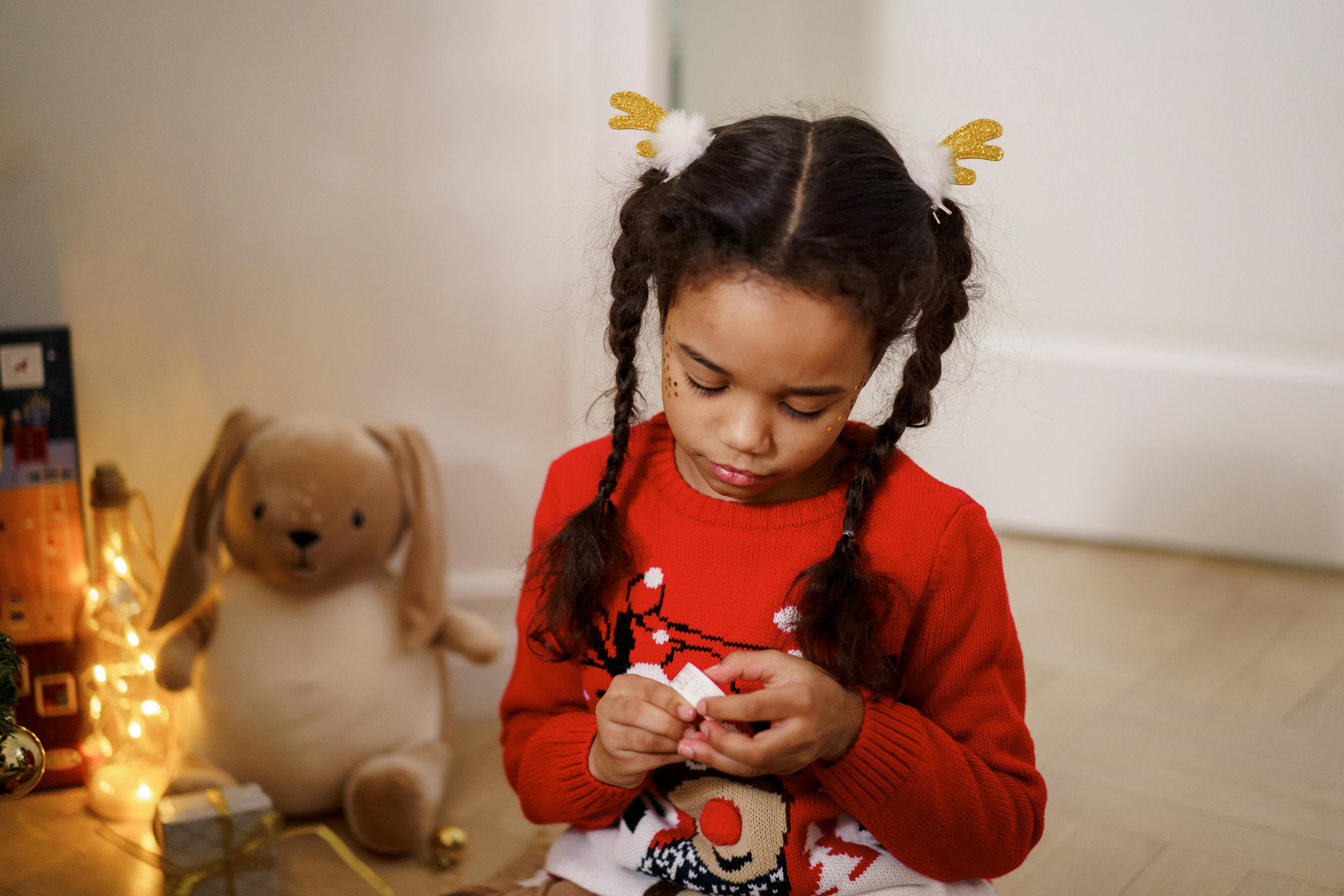 Top 5 Christmas Hair Accessories For Kids That Balance Comfort And Style