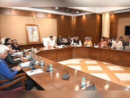 वृन्दावन ग्राम योजना को दें गति: सीएम ने कहा – अब गांवों का विकास तेजी से दिखना चाहिए 