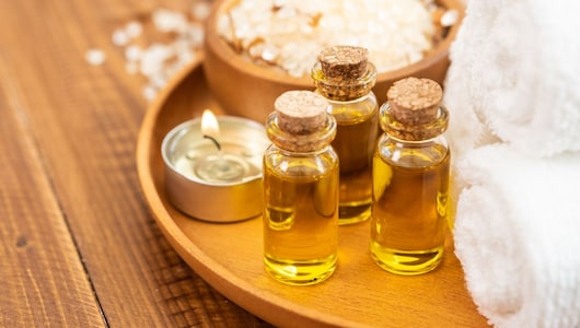 सर्दियों लिए दमदार है ये massage oil, दाम हैं कम, खरीदने का करने लगेगा मन