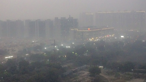 आनंद विहार से चांदनी चौक तक AQI फिर 450 के करीब, नोएडा में भी बिगड़े हालात